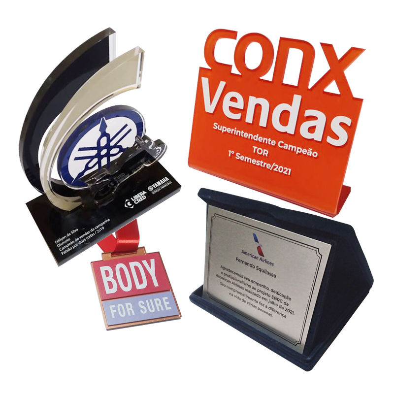 Troféus e placa de homenagem personalizados da Recordar Troféus